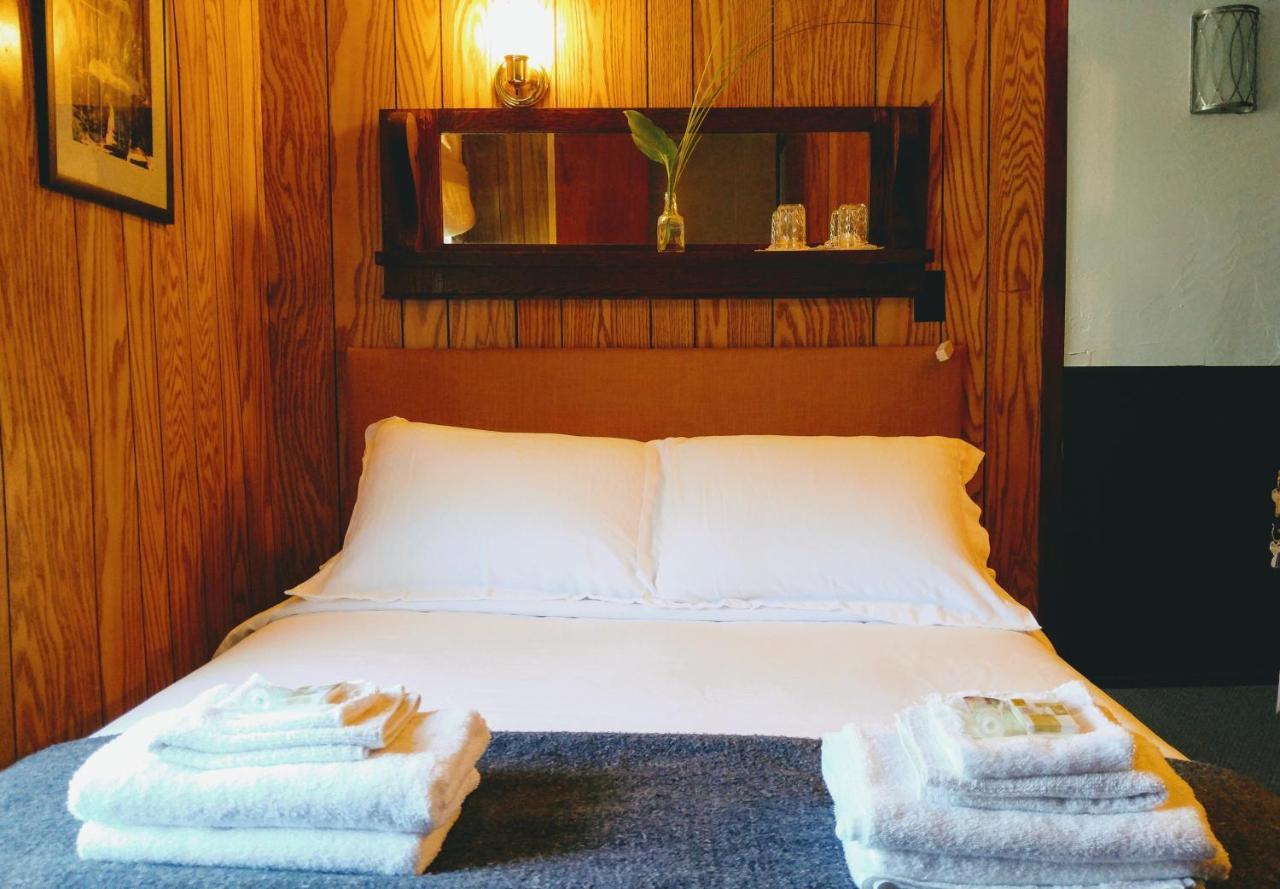 Pine Hill Arms Hotel Bagian luar foto