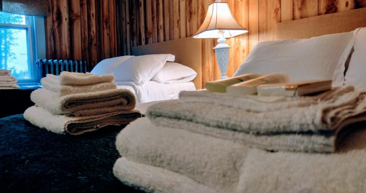 Pine Hill Arms Hotel Bagian luar foto