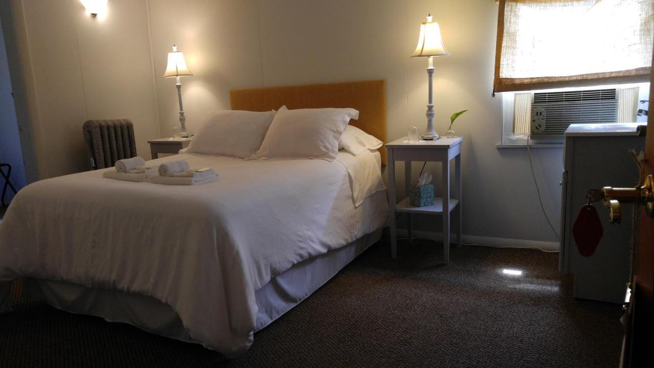 Pine Hill Arms Hotel Bagian luar foto
