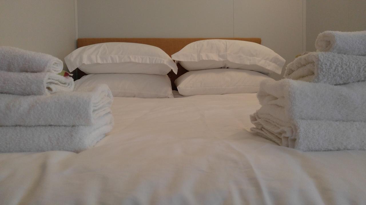 Pine Hill Arms Hotel Bagian luar foto